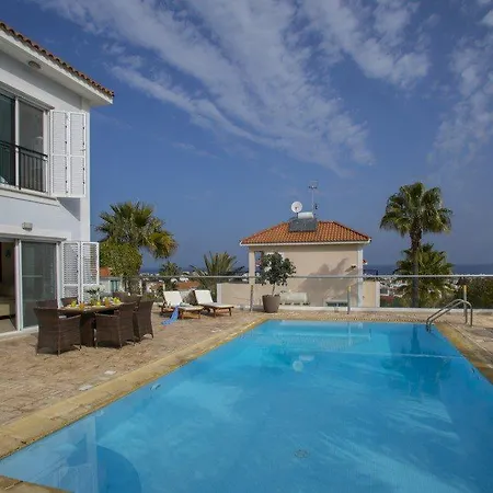 Imagine You And Your Family Renting This 13 Villa *