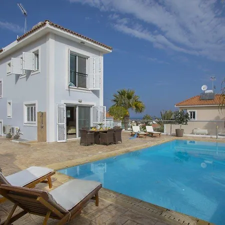 Imagine You And Your Family Renting This 13 * Protaras