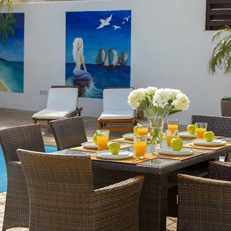 Imagine You And Your Family Renting This 13 Villa *