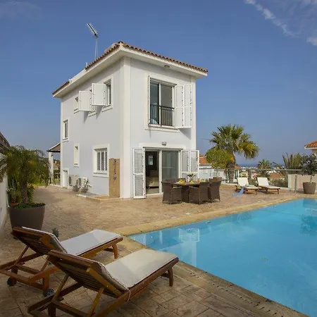 Imagine You And Your Family Renting This 13 Villa *