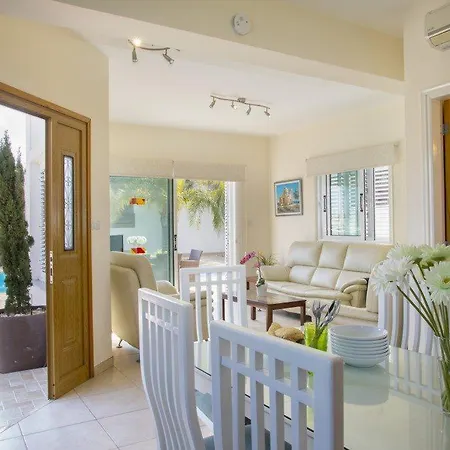 Imagine You And Your Family Renting This 13 Villa *